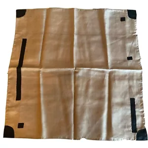 Bufanda cuadrada geométrica de seda beige DKNY 18" - Imagen 1 de 5