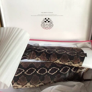 Stivali in pelle a punta Vince Camuto Kervana serpente in rilievo (6M, MALVA MULTI) - Foto 1 di 6