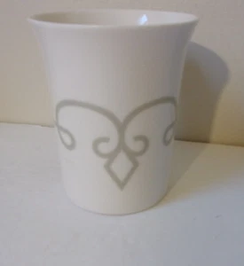 Starbucks 2016 White w/ Gray Scrolls 8.5oz. Coffee Mug - Imagen 1 de 4
