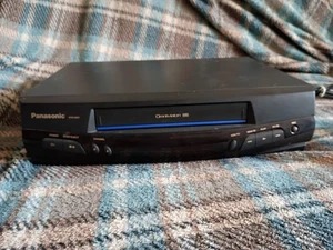 Panasonic Videoregistratore VHS Lettore PVQ-920 4 Testine Hi-Fi Omnivision Blueline Funzionante - Foto 1 di 9