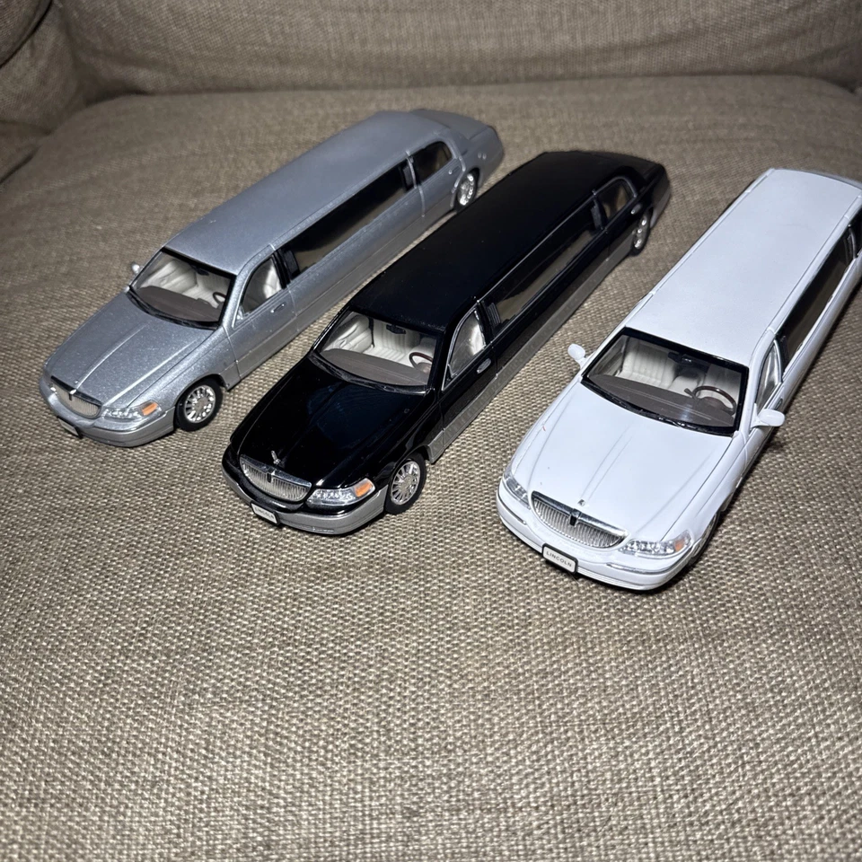 Sunnyside 1/28 Vintage 2003 Lincoln Limousines (White) (Black) (Silver) - Image 1 of 4