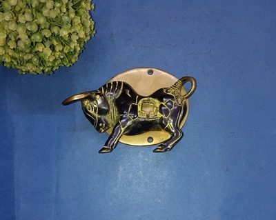 Llamador de puerta de diseño toro de lucha animal de latón con placa base timbre de puerta AJ333 Foto 1 de 4