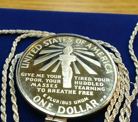 1986 STATUE OF LIBERTY SILVER DOLLAR PENDANT on a  28" ITALY 925 SILVER CHAIN Cover