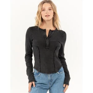 Camiseta para mujer Free People Mareea Henley lavada negra, talla pequeña - Imagen 1 de 5