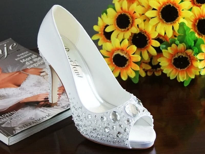 HBH Brautschuhe aus Satin, mit Strass-und Schmucksteinverzierung,10cm Absatz - Bild 1 von 1