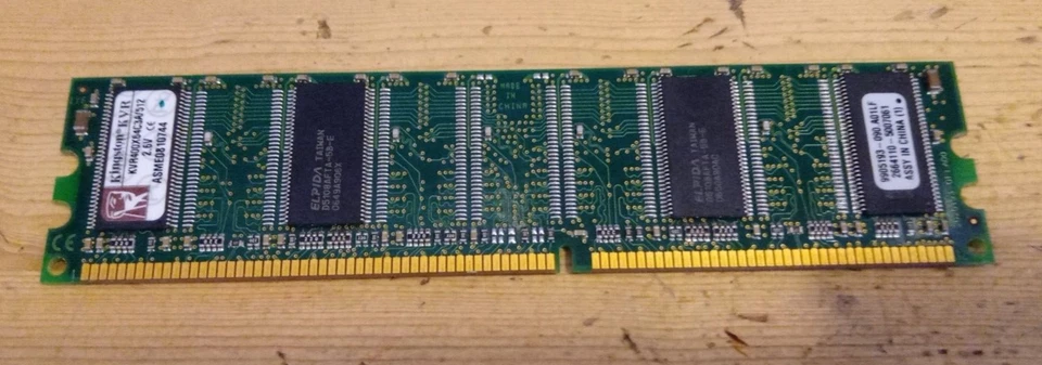 Mémoire Pc Bureau 512Mo DDR KINGSTON PC3200 / KVR400X64C3A/512 9905193-090.A01LF - Photo 1/1