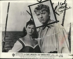 1952 Press Photo Actors Burt Lancaster & Eva Bartok, "The Crimson Pirate" - Picture 1 of 2