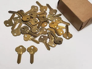 Vtg 1960s Lot of 32 ATLAS Brass Uncut Key Blanks - Model A111 Cleveland - NEW - Picture 1 of 2