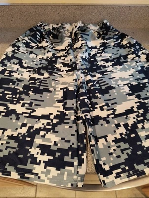 Pantalones cortos de baloncesto Elite negros grises con patrón grandes para hombre Foto 1 de 4