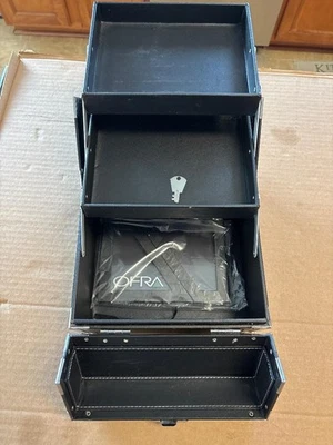 Caja de Maquillaje OFRA Cosméticos Transporte Viaje Tren Estuche, Cerraduras NEGRAS Y CROMADAS Foto 1 de 4