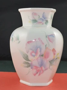 AYNSLEY LITTLE SWEETHEART HEXAGONAL VASE - Picture 1 of 6