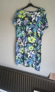 beautiful ladies dress by Betty Barclay size 16 in floral pattern blus white... - Picture 1 of 6