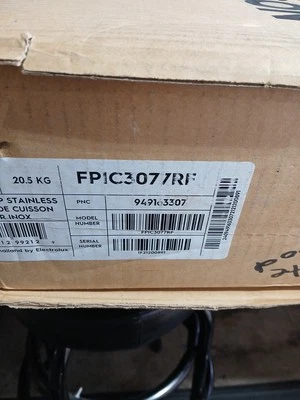 Frigidaire FPIC3077RF Profesional 30" W Placa de Inducción Incorporada con Powerplus Foto 1 de 3