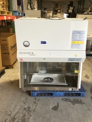 BAKER SG403A BIOLOGICAL SAFETY HOOD UNTESTED - Image 1 of 4