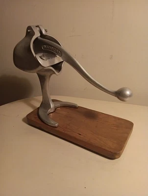 Exprimidor de colección 'Instantáneo Nº 1 Juice Press' barra o exprimidor de encimera - c1934 - Imagen 1 de 4