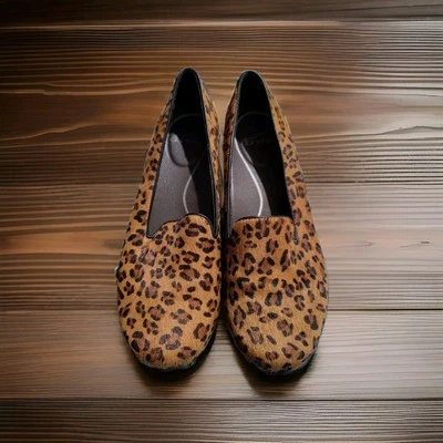 Mocasines informales sin cordones Dansko Olivia con estampado de guepardo pelo de becerro punta redonda talla 39 8,5 Foto 1 de 4