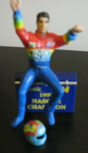 CASCO NASCAR-JEFF GORDON #24 - FIGURA SENTADA -DUPONT - PLÁSTICO - 1999 - 4" DE ALTO - - Imagen 1 de 5