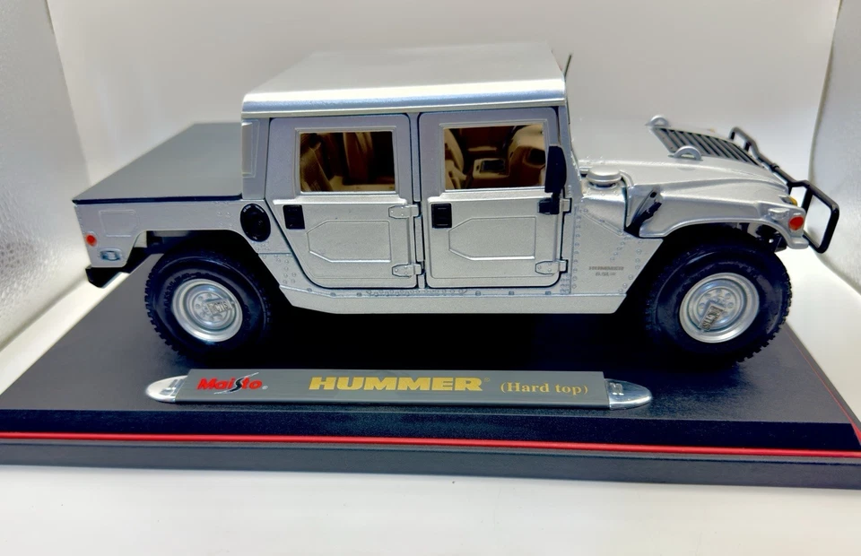 HUMMER H1 Hardtop -Diecast- 1:18 - Silver - MAISTO Premier Collection - Image 1 of 4