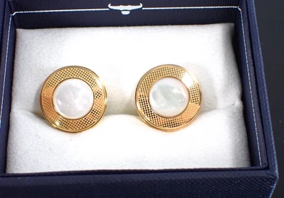 Gemelos de madreperla Ox & Bull tono dorado con caja - estilo formal clásico Foto 1 de 4