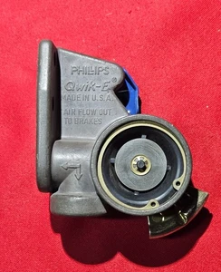 Phillips 12-236 QWIK-E Gladhand, Angle Trailer Mount 3/8", USA Made - NEW - Picture 1 of 4