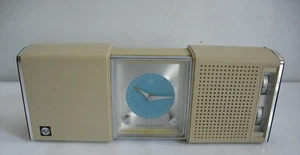 VTG NICE ! RCA Travel Alarm Clock Radio Portable Wind Up Model RZD32B WORKS! - Picture 1 of 12