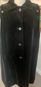Original Vintage 1970’s Mark Russell Black Velvet Cape - Size 12/14 - Picture 1 of 12