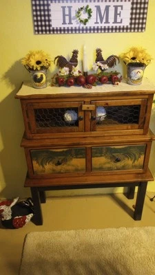 Красивый петух шкаф, размер 11 низ 10 средний 91/2 верх и 38 высоты - Изображение 1 из 4