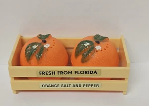 Vintage Pair of Oranges in Crate Salt & Pepper Shakers Florida Souvenir 2.5”tall - Picture 1 of 3