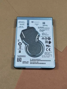 Seagate BarraCuda 1 TB 2,5" disco rigido 2G172-023 ST1000LM049 FW RPM3 - Foto 1 di 2