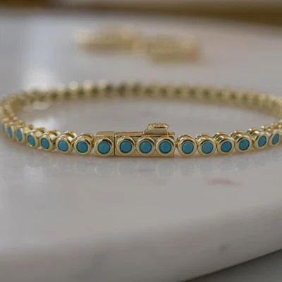 Brazalete de tenis con bisel turquesa creado en laboratorio de corte redondo de 3 mm enchapado en oro amarillo de 14 K Foto 1 de 4