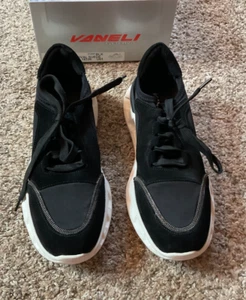 Vaneli Black Nival Suede Alyce Slip-On Sneakers | Size 7.5M | Neu mit Karton - Bild 1 von 8