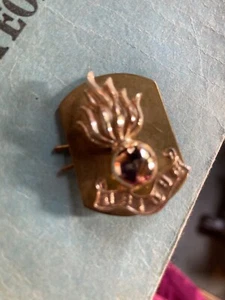 Fusiliers badge, military metal badge. Royal engineers. - Picture 1 of 2