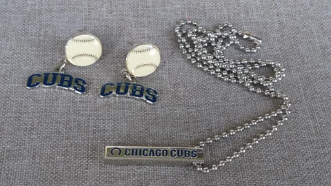 CHICAGO CUBS MLB EARRINGS SET & BAR NECKLACE (20 inch chain) "NEW & SEAlED" Cover