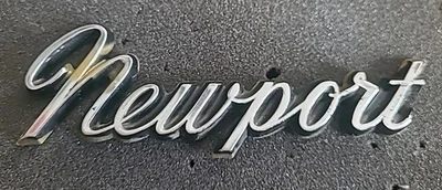 Emblema guardabarros Chrysler Newport, placa de identificación Mopar# 2605362 Foto 1 de 4