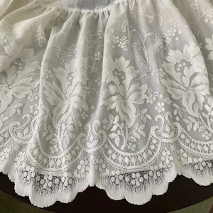 VTG Ivory Scalloped Edge Lace Overlay Queen Bedskirt- BED BOTTOMS-preowned - Picture 1 of 3