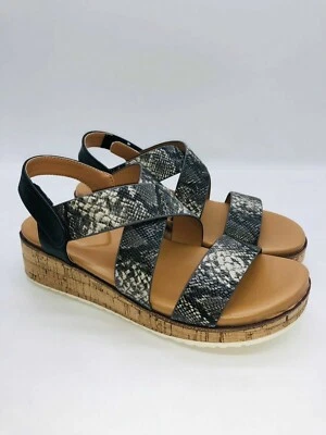 Sandalia Kensie Palermo para mujer con tiras de cuña, serpiente negra 9 Foto 1 de 4