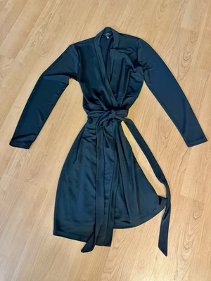 Vestido envolvente The Limited Little negro XS usado excelente estado Foto 1 de 3