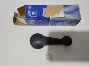 1994-1997 S10 Front Window Crank Black Metal 15647685 GM1354107 Oem NOS - Picture 1 of 4