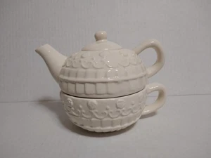 Vintage Weiß Tea For One Keramik Teekanne Set Geprägtes Blumengitter Muster - Bild 1 von 6