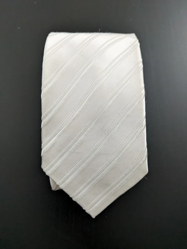 Gravata Donald J. Trump Signature Collection listra texturizada marfim 60" seda - Imagem 1 de 4