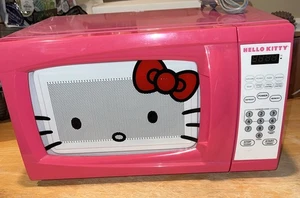 Microondas Hello Kitty rosa caliente coleccionable 2011 RARO - buen estado de funcionamiento - Imagen 1 de 17