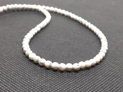 Weißer Howlith glatter runder Edelstein Perlen 4-5 mm Stress & Angst Halskett... - Bild 1 von 4