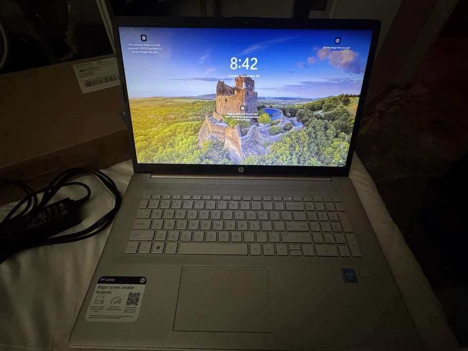 Computadora portátil HP 17-CN0045NR 17 rosa Intel Celeron Process 256 GB unidad 4 GB DDR4W11 Foto 1 de 3