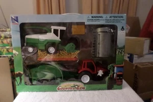NEW RAY COUNTRY LIFE FARM TRACTOR PLAYSET 2014 - Picture 1 of 10