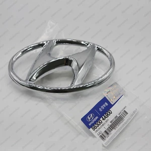 86300 4A900 Genuine Front Grille "H" Logo Emblem for 2010 2012 Hyundai Santa Fe - Picture 1 of 3
