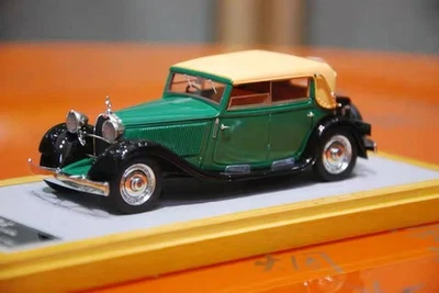 XEROX 1: 43 Green Bugatti T46 1929 Vintage Car Resin Model - Image 1 of 4