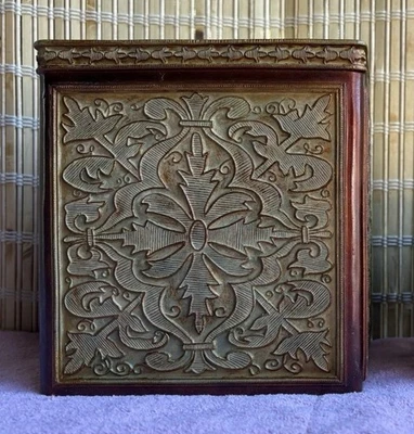 Cubierta de caja de pañuelos India Ink Vintage Versalles arce dorado/borgoña Foto 1 de 4