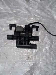 2007-2013 bmw X5 E70 X6 E71 - Heater / Water Control Valve 6910544 - Picture 1 of 5