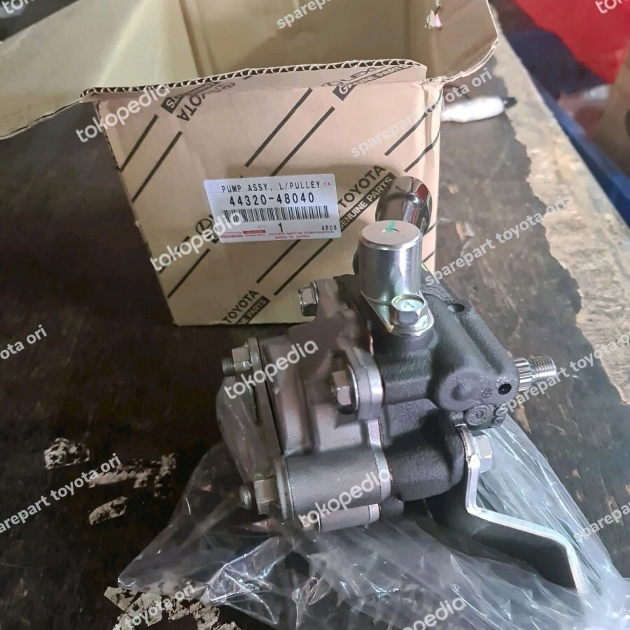 Bomba de dirección asistida genuina 03-06 Toyota Harrier Lexus RX300 44320-48040 JPN OEM Foto 1 de 4