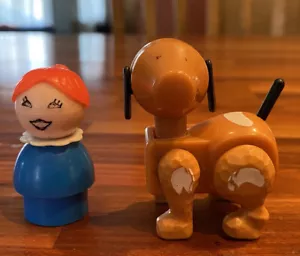 Vintage Fisher-Price Little People Play Family Farm #915 - Brown Dog & Girl/mom - Picture 1 of 4